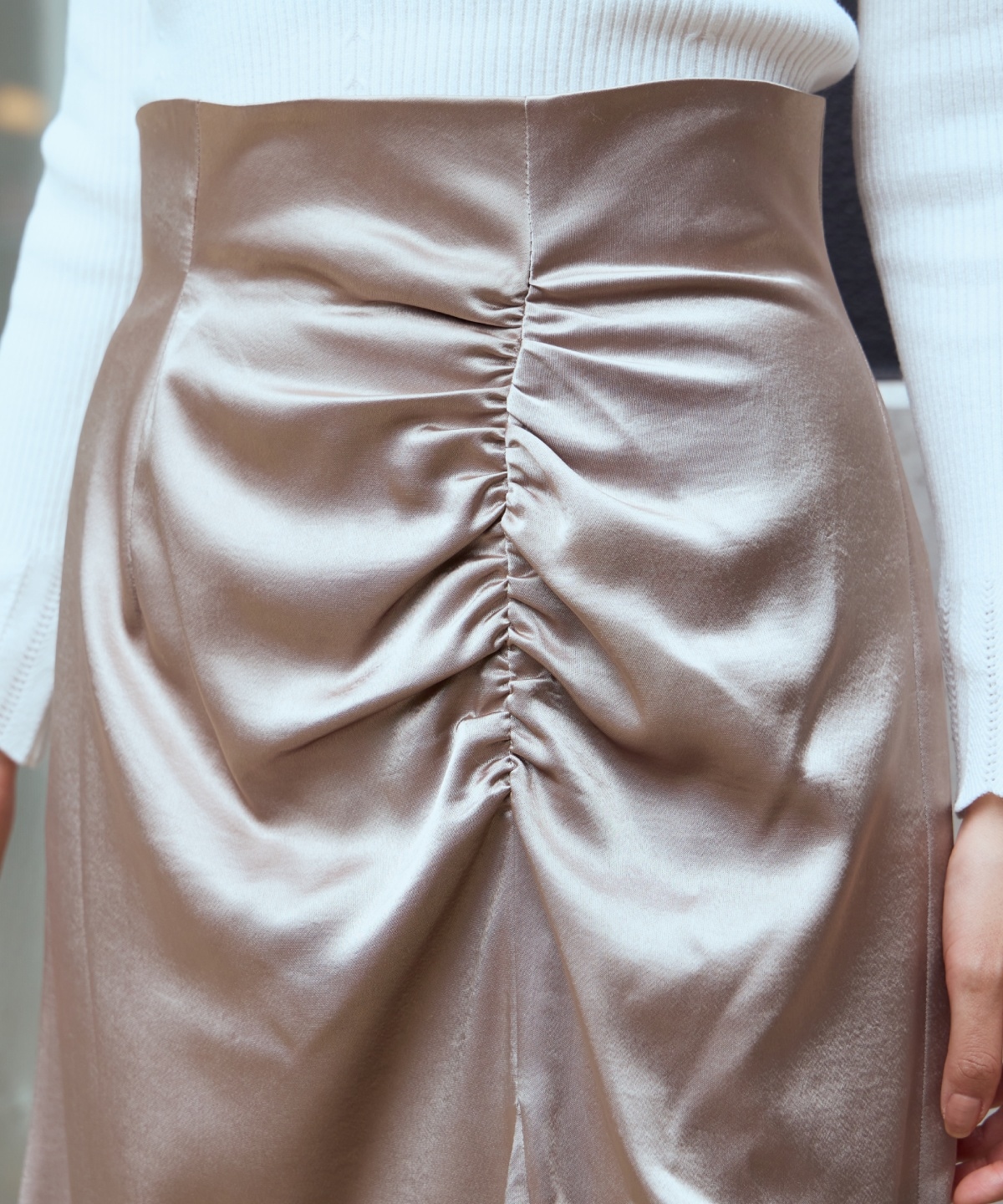 ワンサイドシャーリングサテンスカート