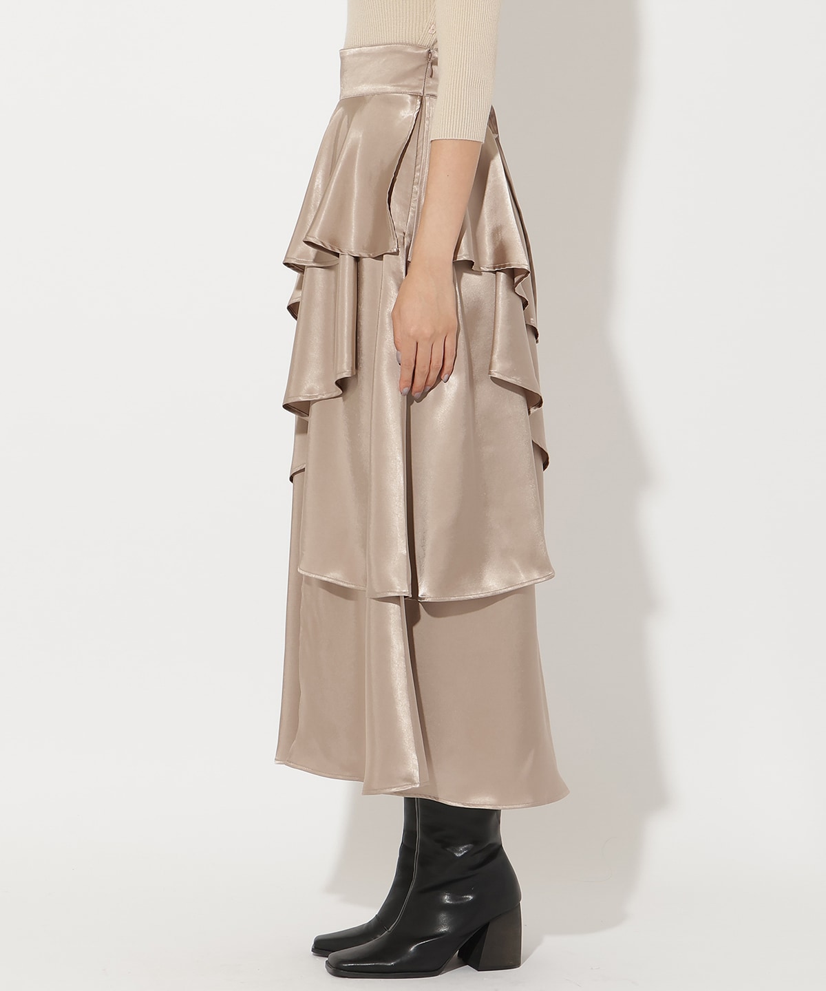 サテンアシメフリルティアードスカート