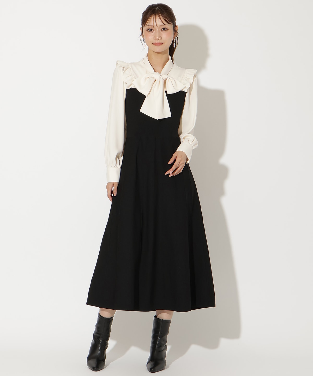 フリルショルダーボウタイドッキングワンピース
