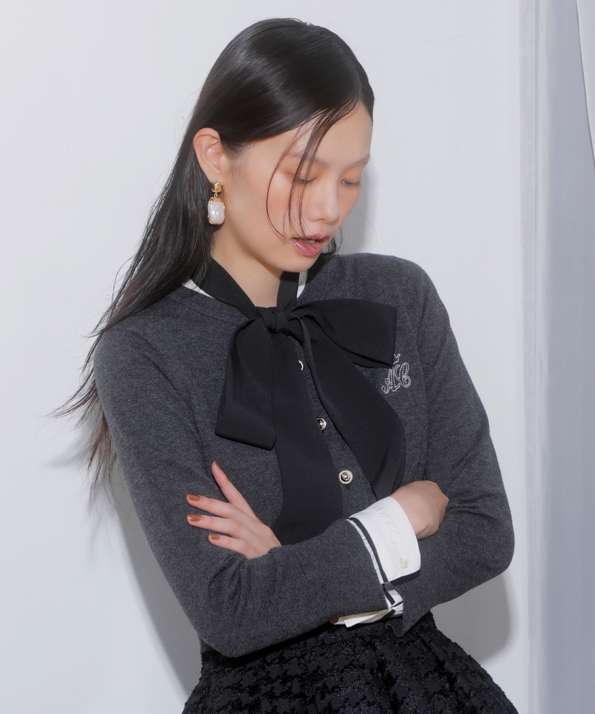 刺繍クルーネックカーディガン