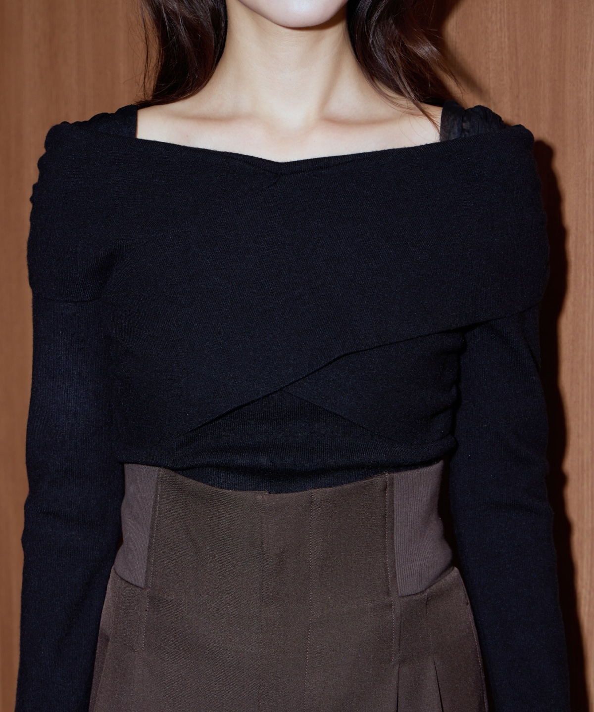 クロスネックプルオーバー