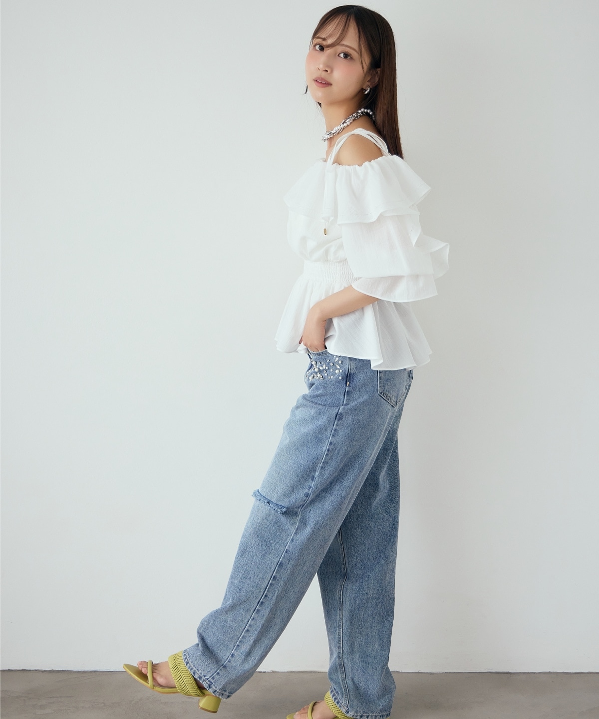 【先行予約受付中】オフショルフリルブラウス