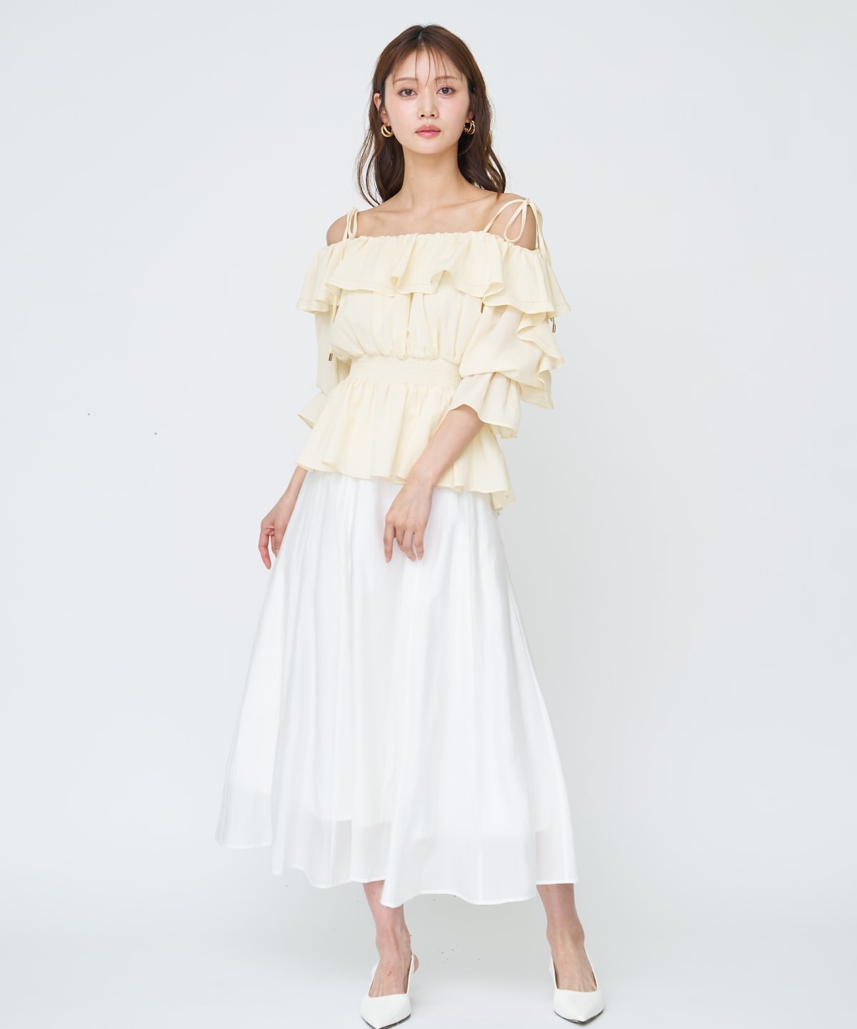 【先行予約受付中】オフショルフリルブラウス