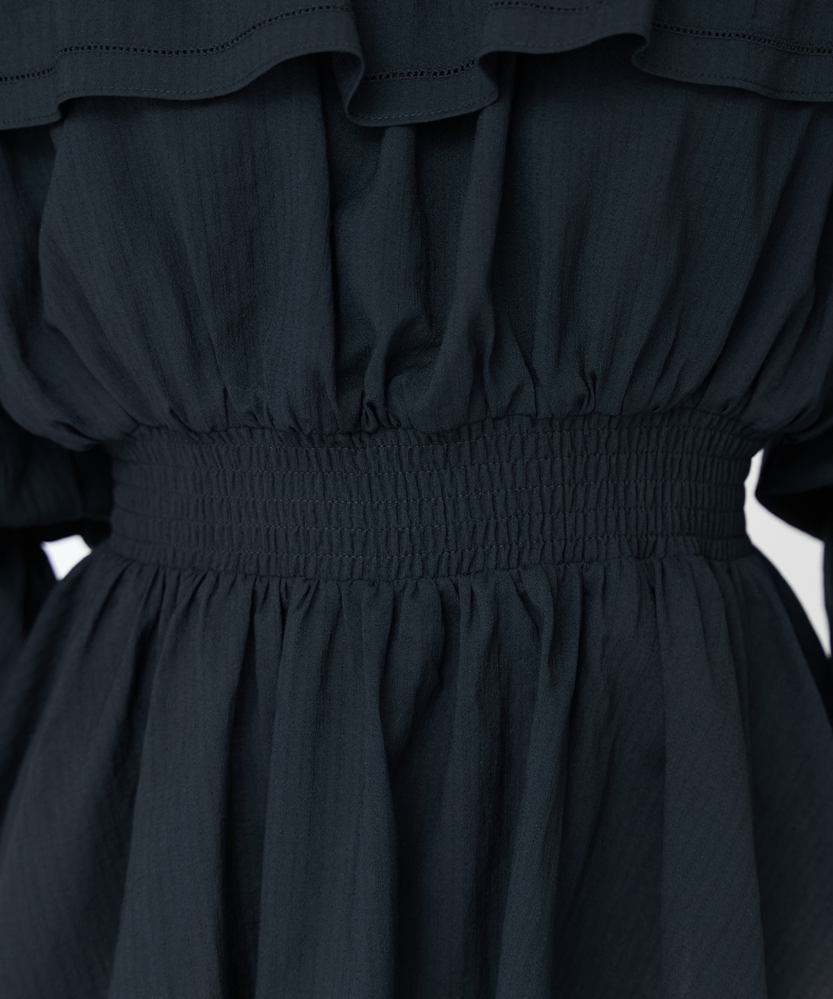 【先行予約受付中】オフショルフリルブラウス