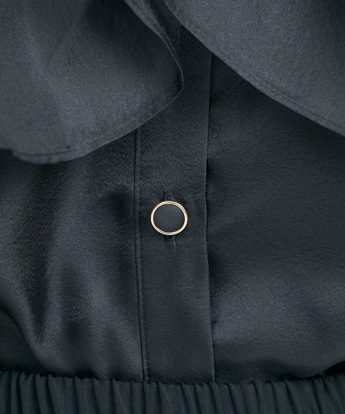 【先行予約受付中】フリルクロスシアーブラウス