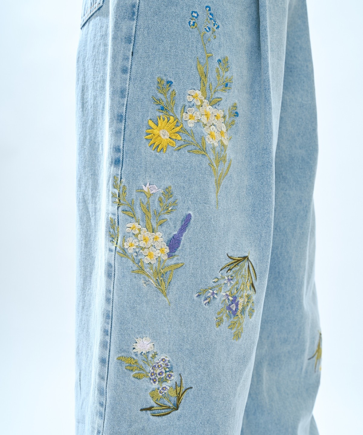 【先行予約受付中】刺繍デニムパンツ