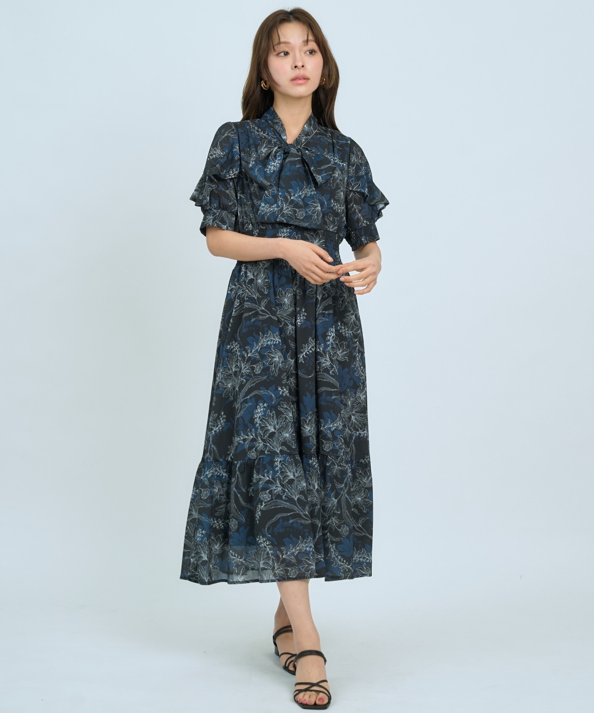 【先行予約受付中】ラインフラワーハーフスリーブワンピース