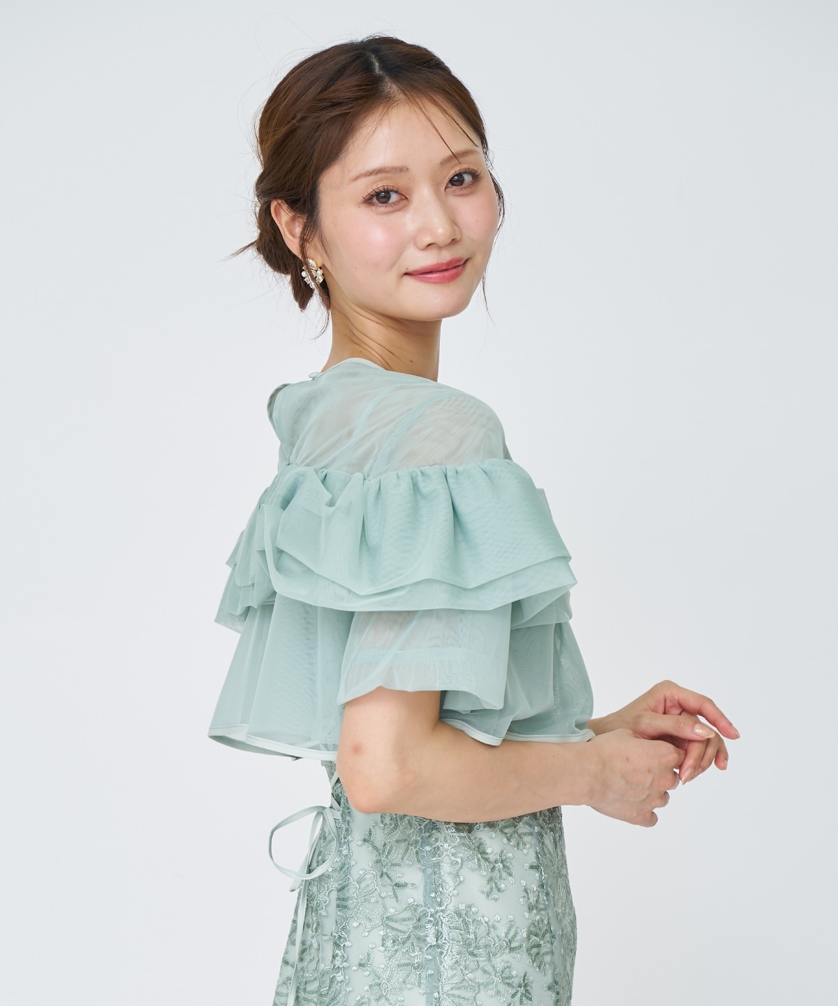 チュールレイヤードスパンコールドレス