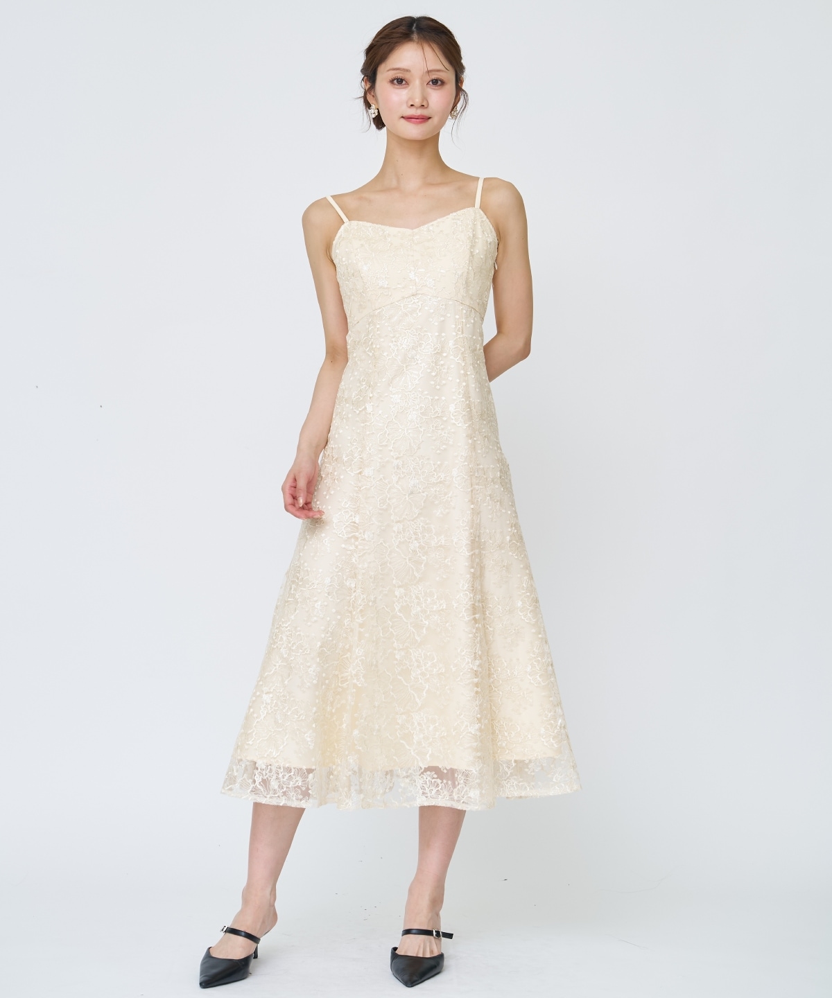 チュールレイヤードスパンコールドレス