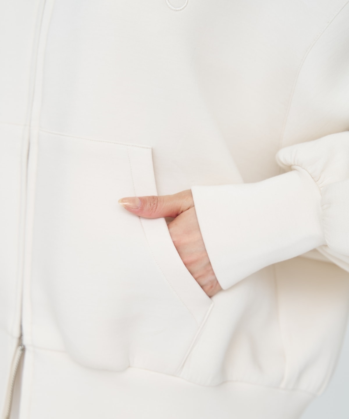 ロゴ刺繍ボンディングZIPパーカー