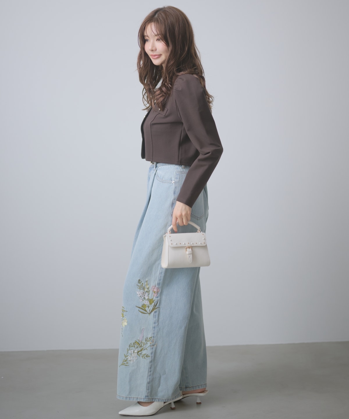 【先行予約受付中】ビジュー付き刺繍デニムパンツ