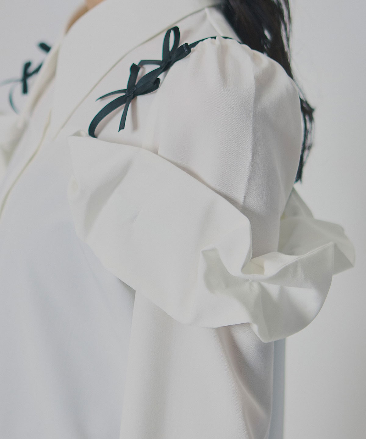 リボンフリルショルダーブラウス