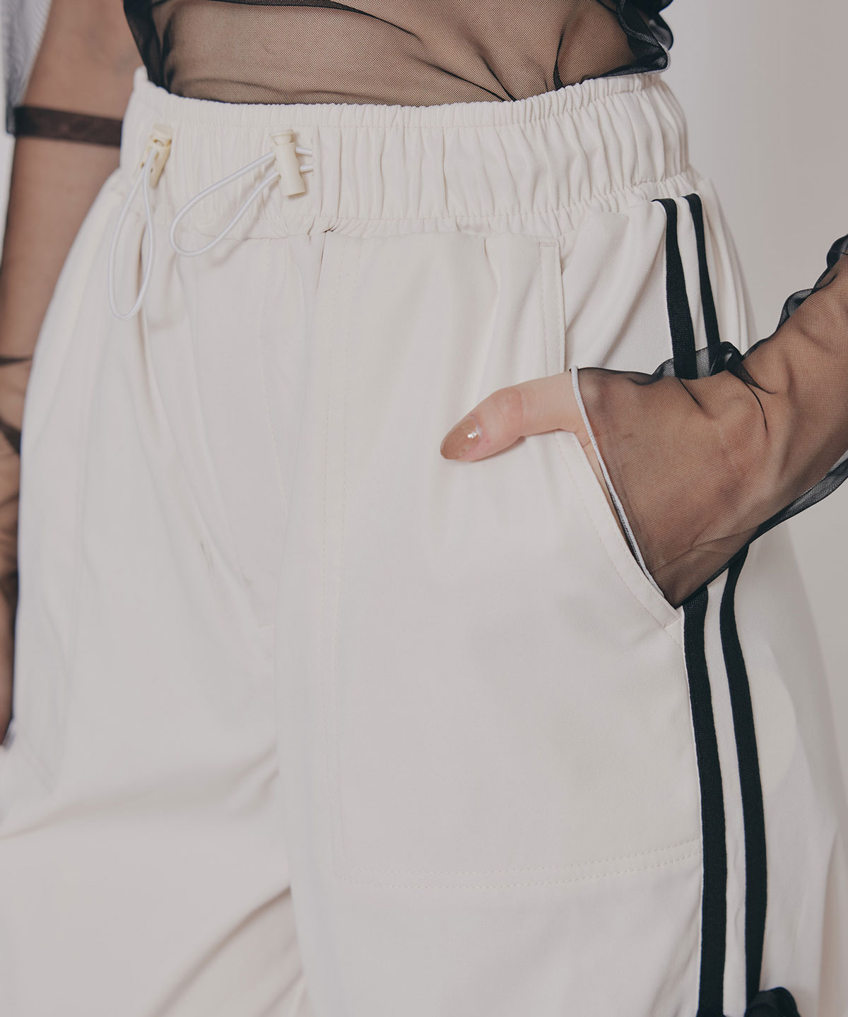 サイドリボンラインパラシュートパンツ