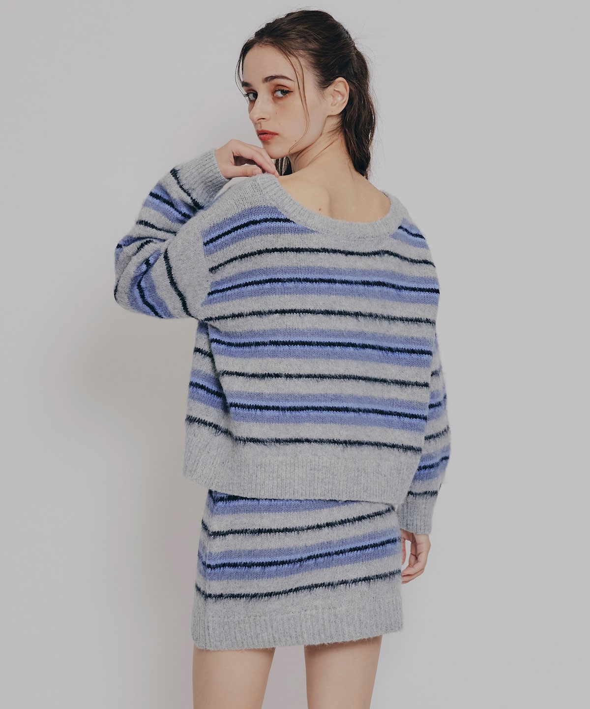 フラッフィニットボーダープルオーバー×タイトミニスカートセットアップ