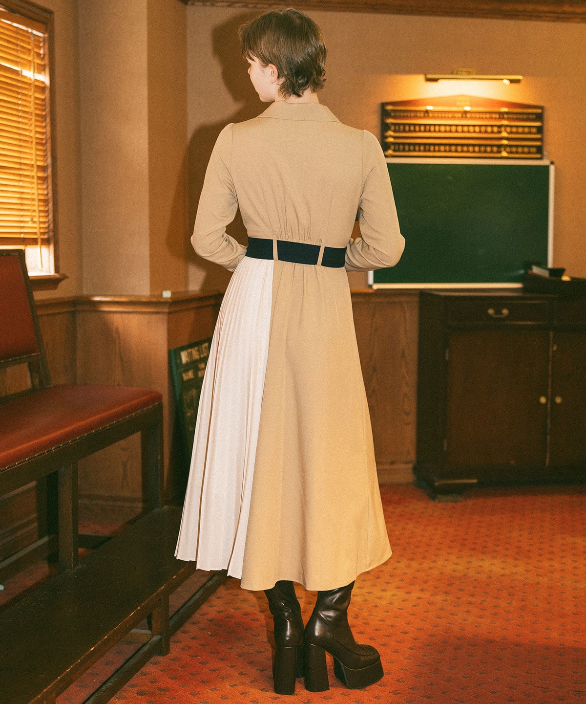 バイカラープリーツトレンチワンピース