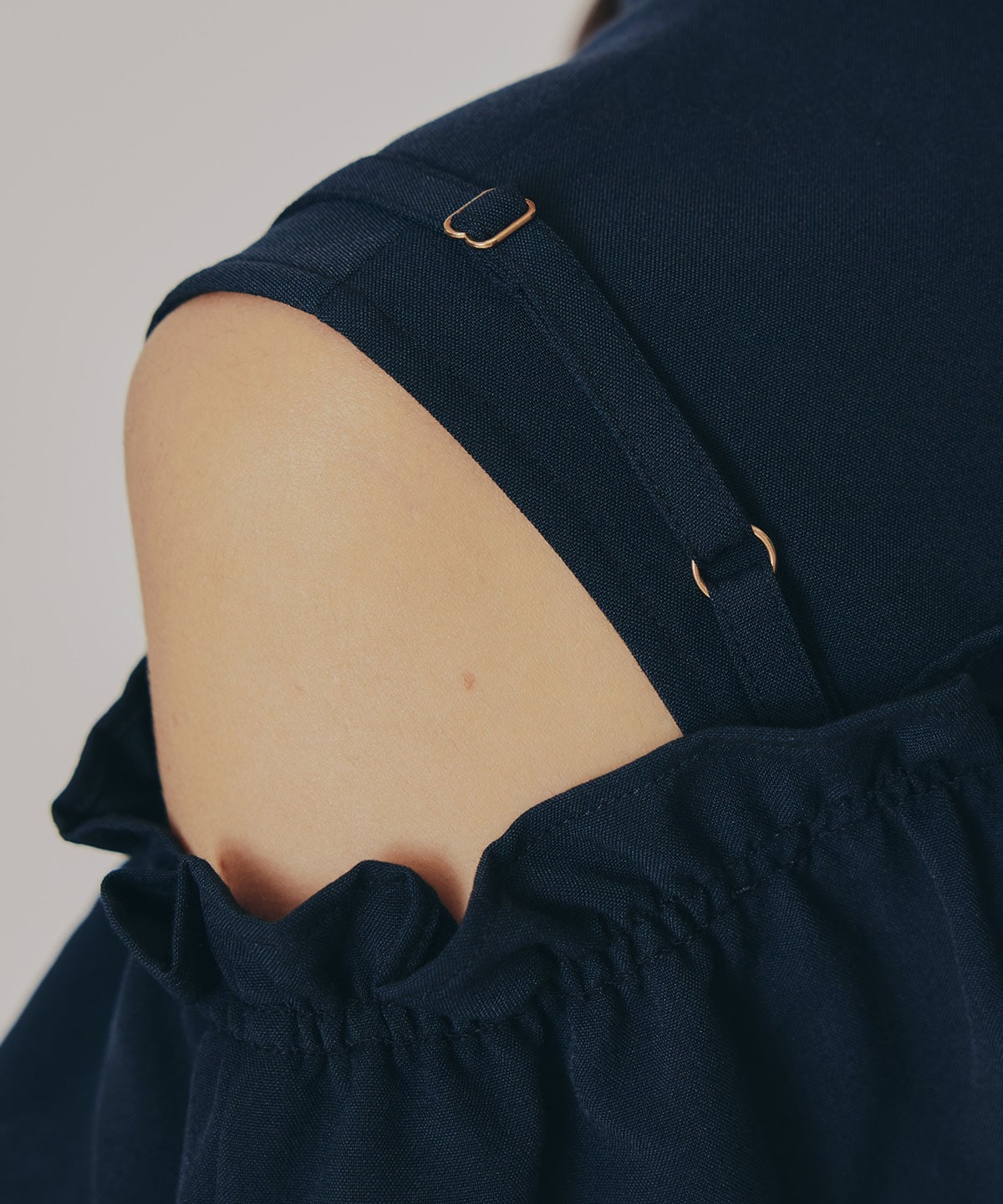 オープンショルダーフリルワンピース