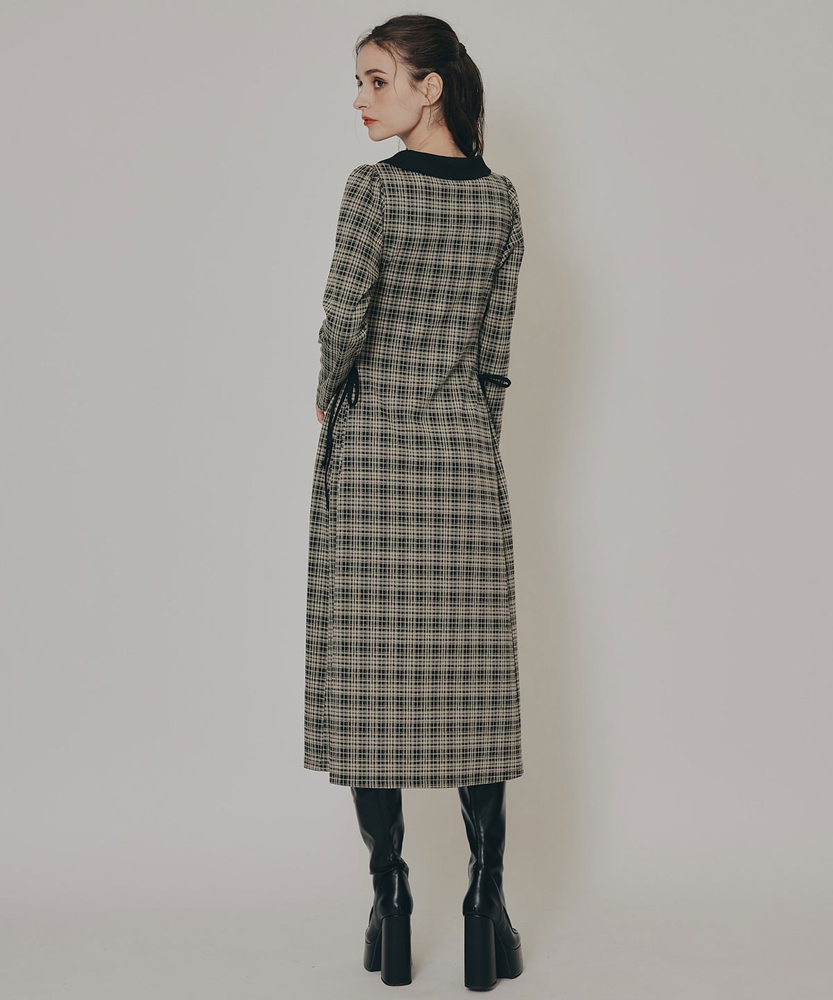 エンブレムサイドレースアップチェックワンピース