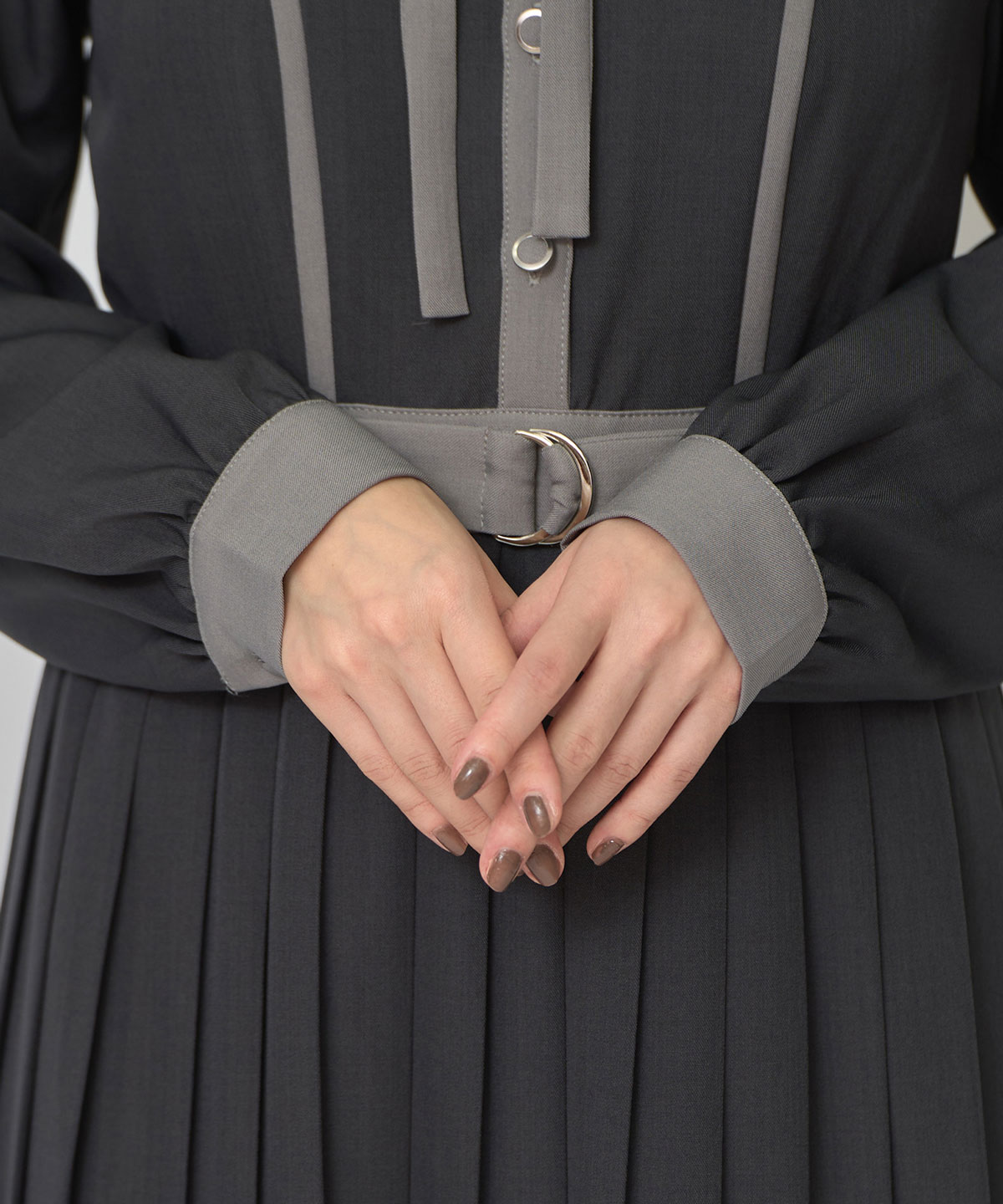 クラシカルバイカラーラインリボンタイプリーツロングワンピース