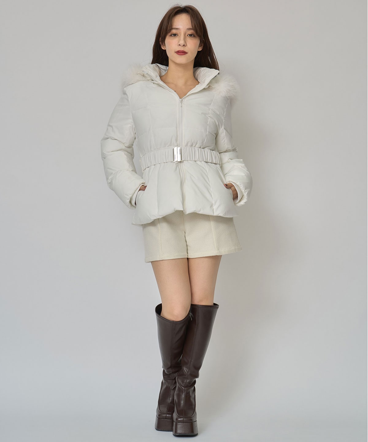 ベルトデザインキルティングファイバーダウンジャケット