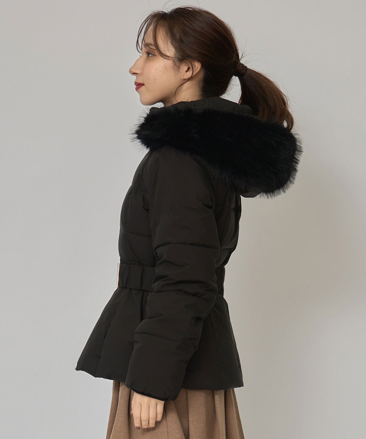 ベルトデザインキルティングファイバーダウンジャケット