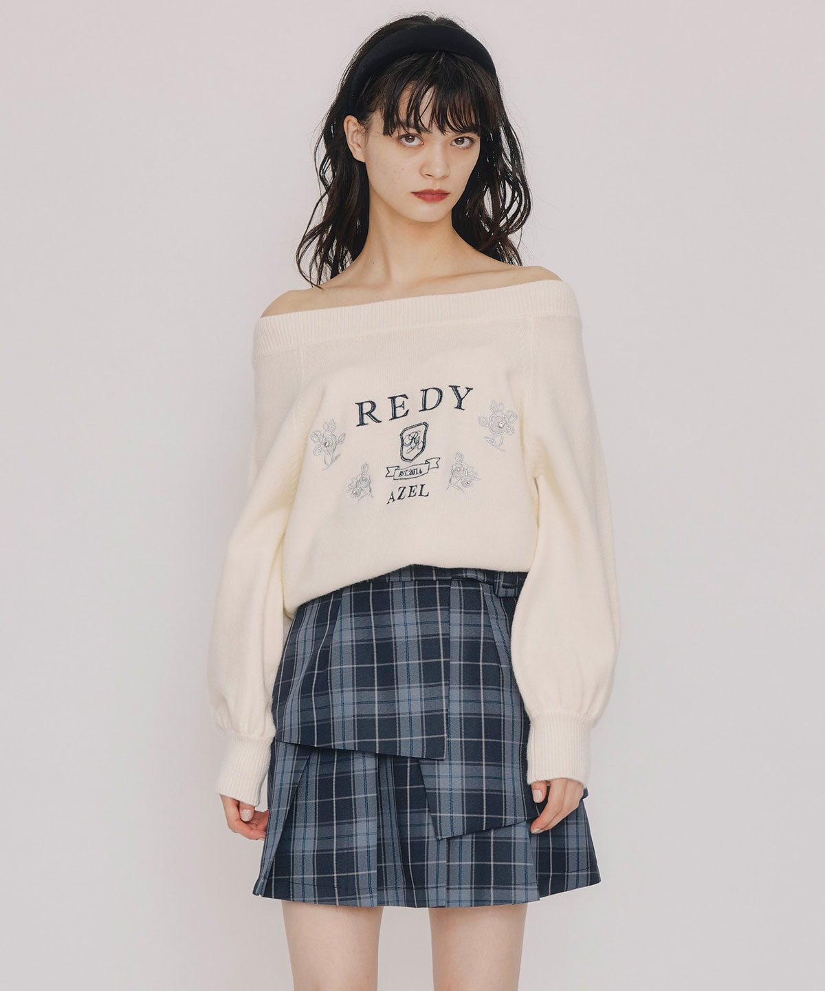 ビジューロゴエンブロイダリーニットプルオーバー