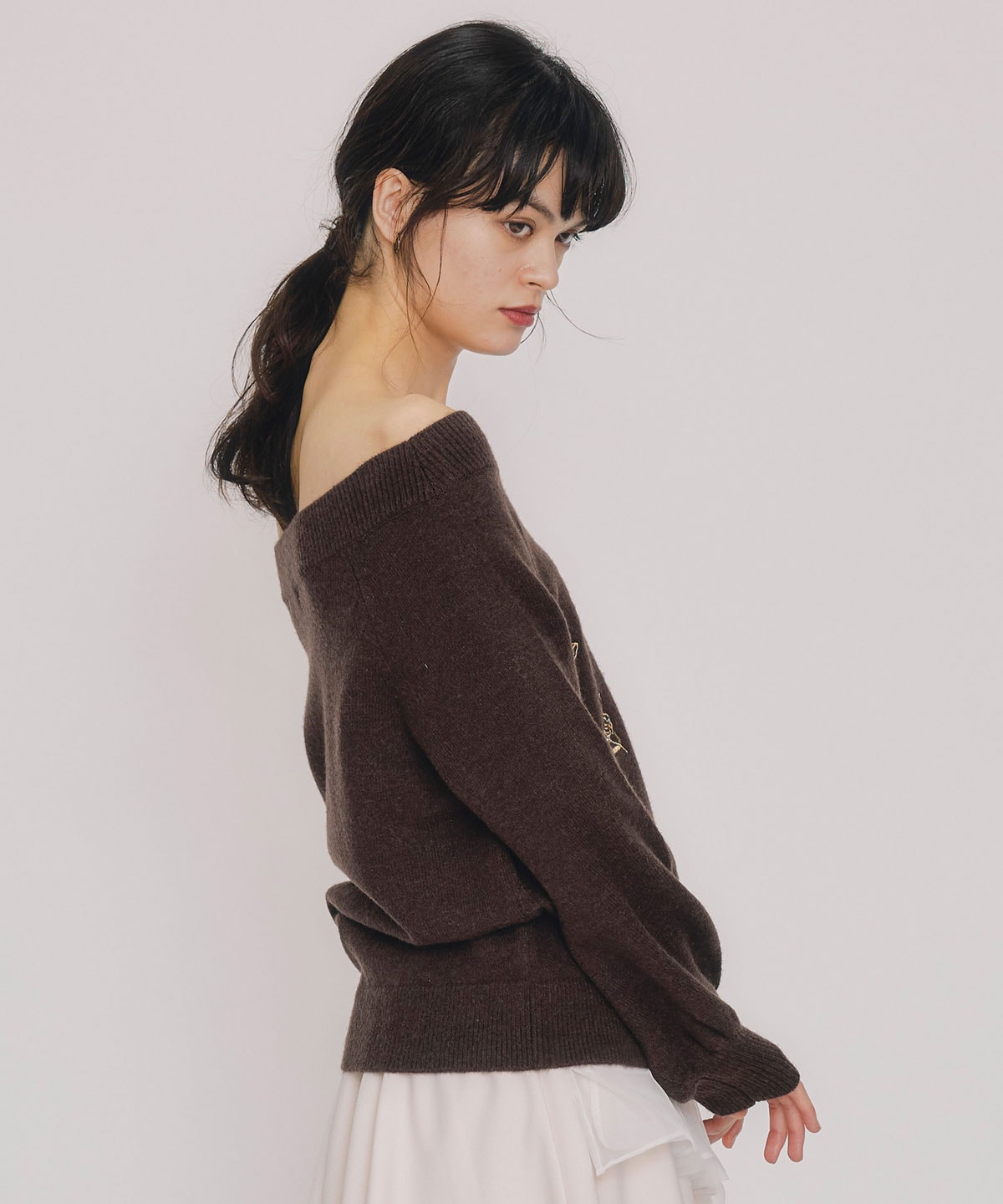 ビジューロゴエンブロイダリーニットプルオーバー