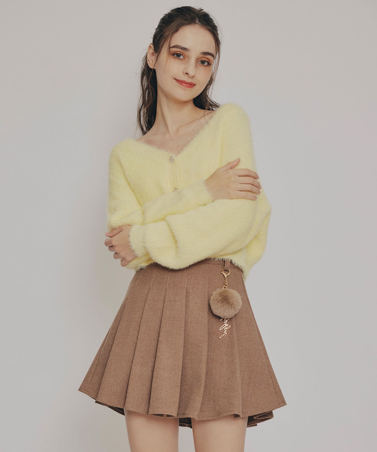 フェザーヤーンビジューボタンカーディガン