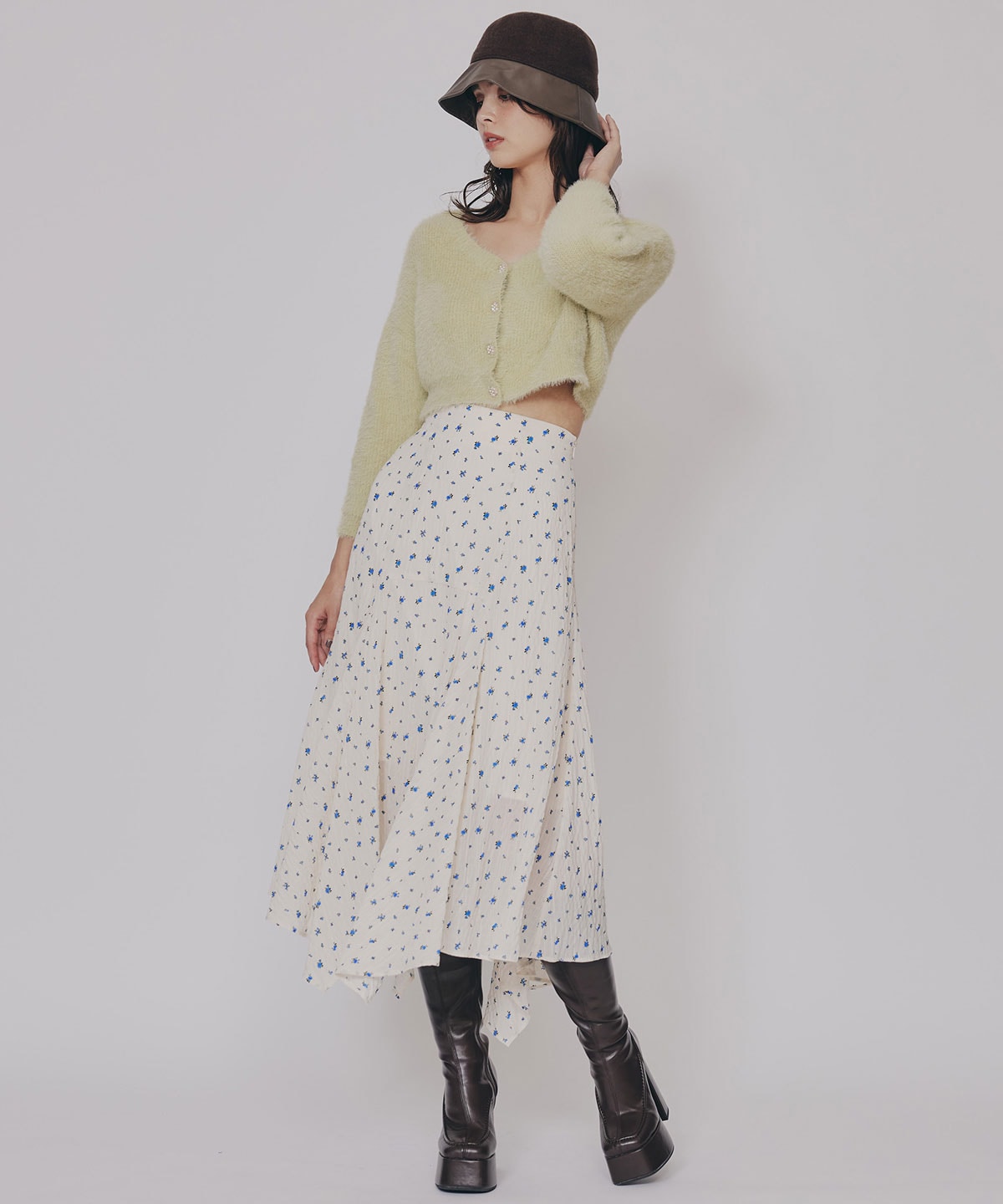 フェザーヤーンビジューボタンカーディガン