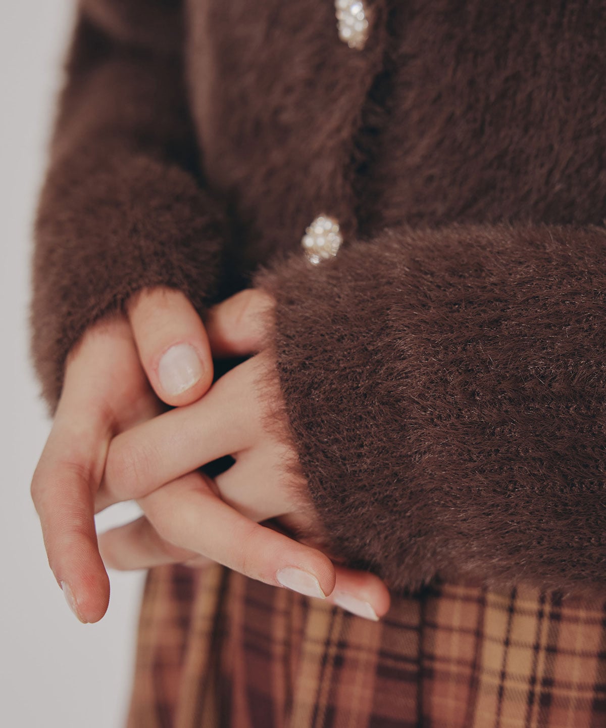 フェザーヤーンビジューボタンカーディガン