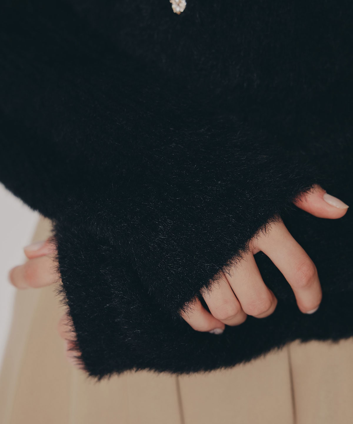 フェザーヤーンビジューボタンカーディガン