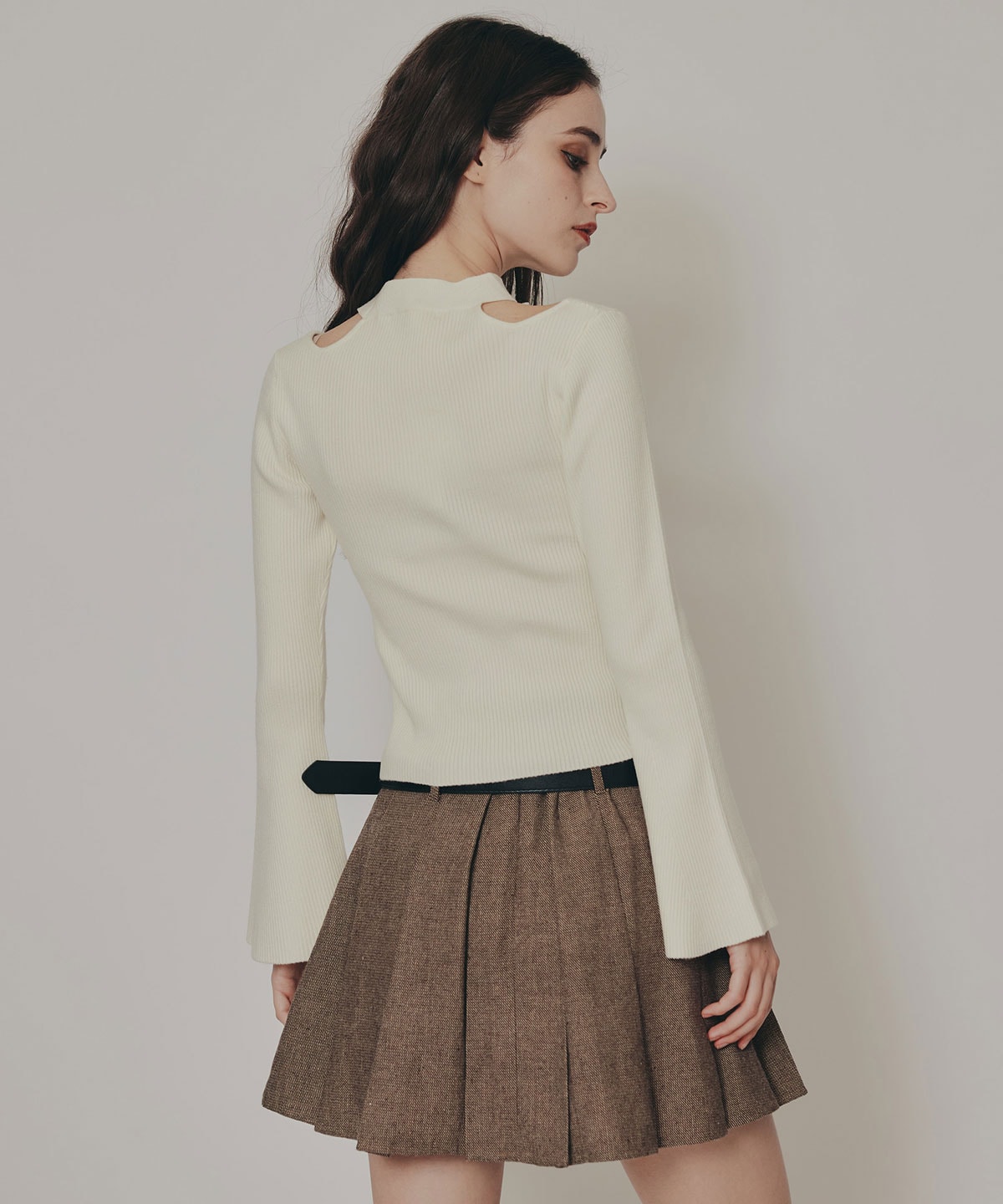 カットアウトリブニットトップス