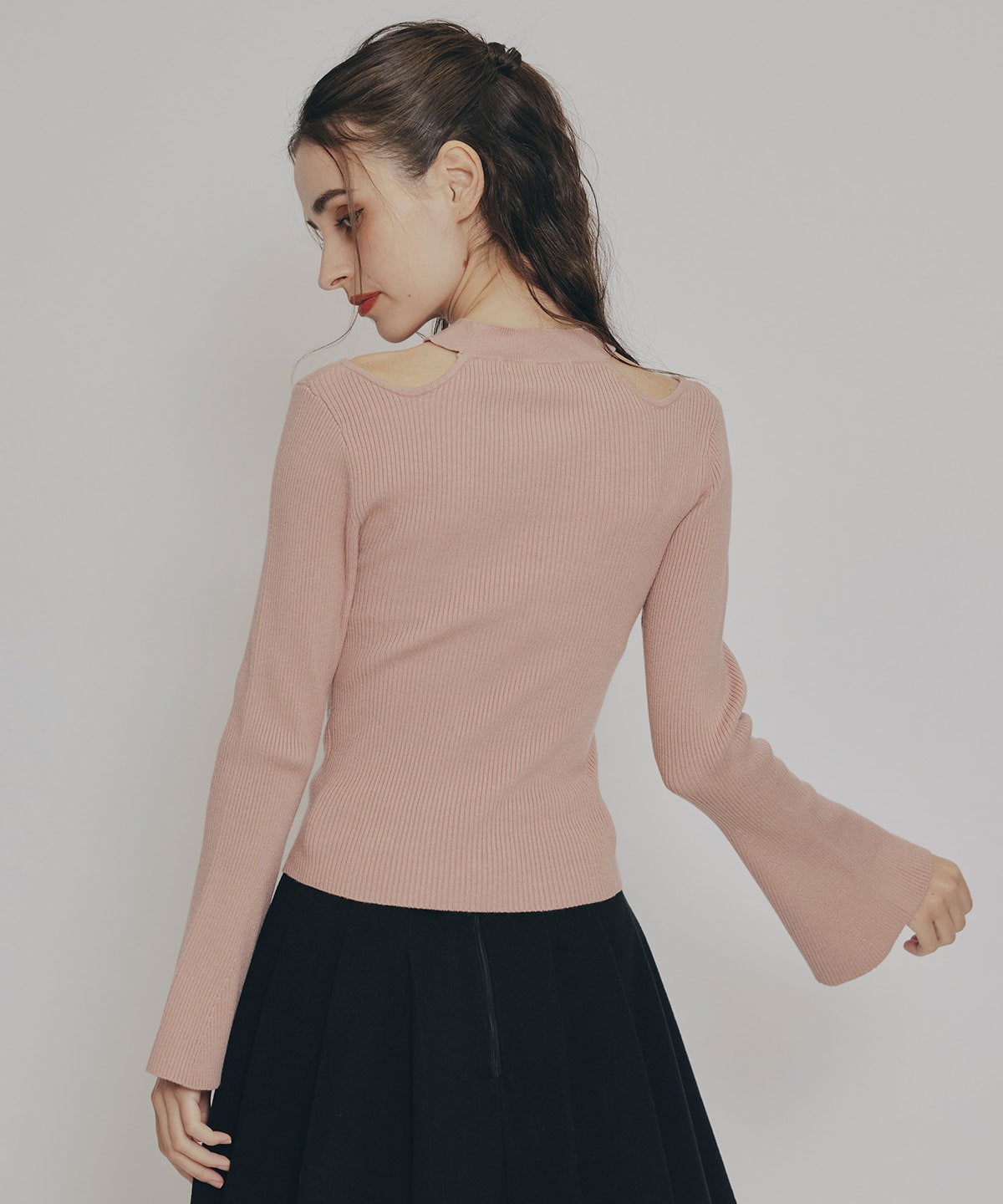 カットアウトリブニットトップス