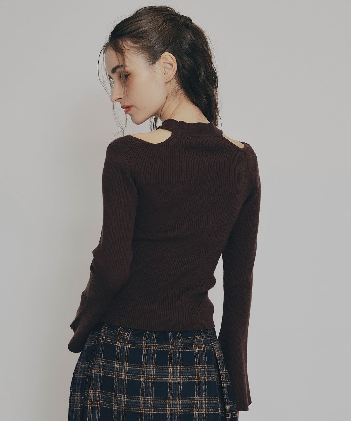 カットアウトリブニットトップス