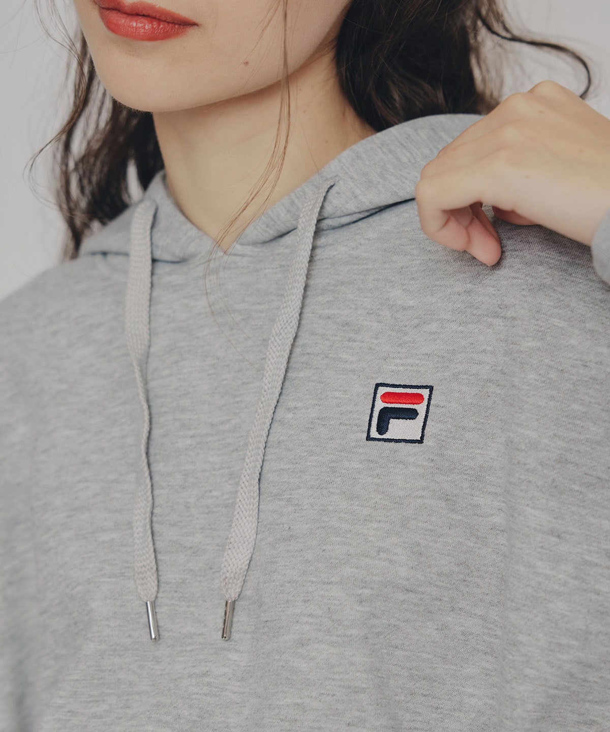 ［FILA×REDYAZEL］サガラロゴコンパクトフーディ