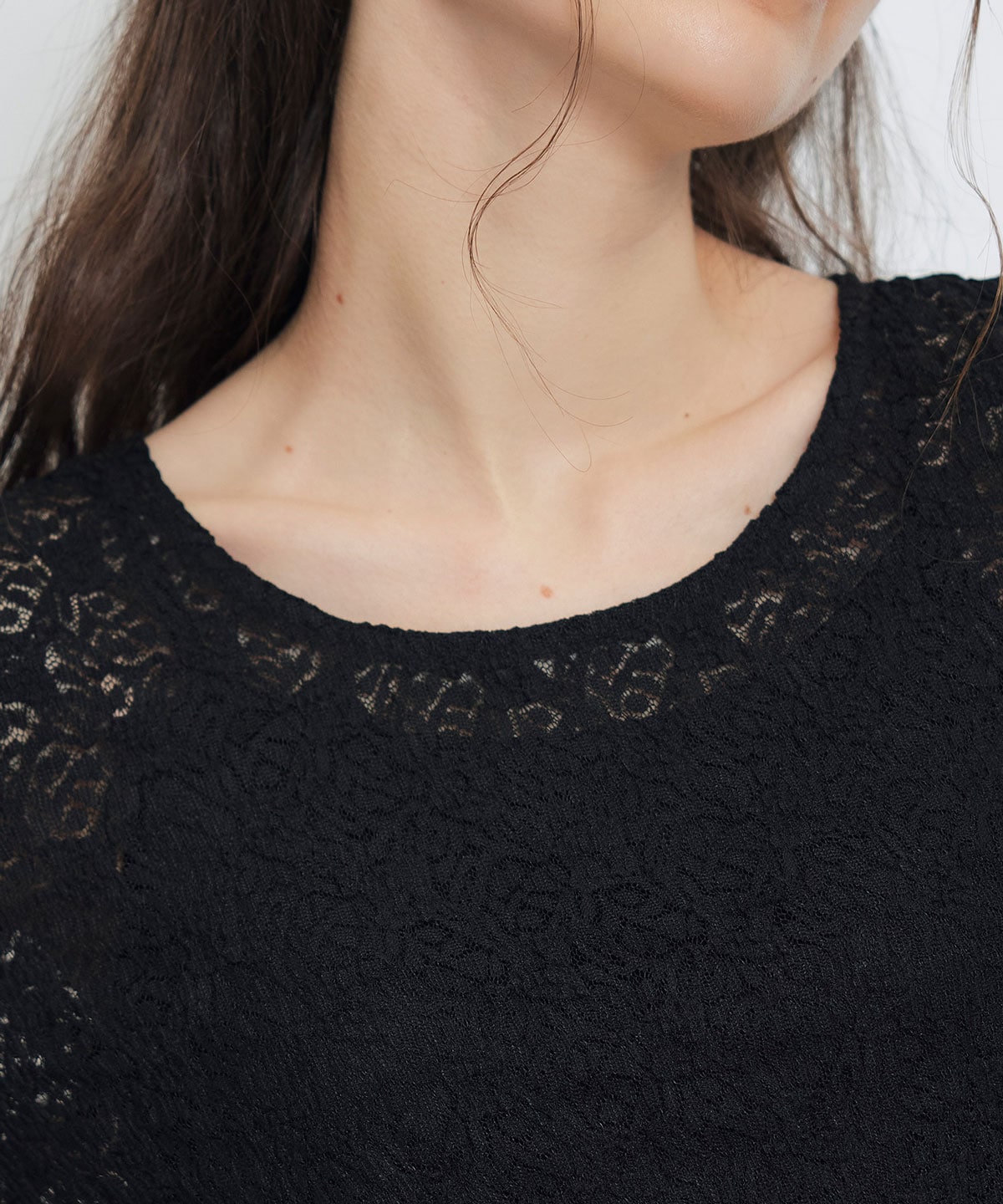 ボリュームスリーブシアーレースブラウス×ベーシックキャミソール