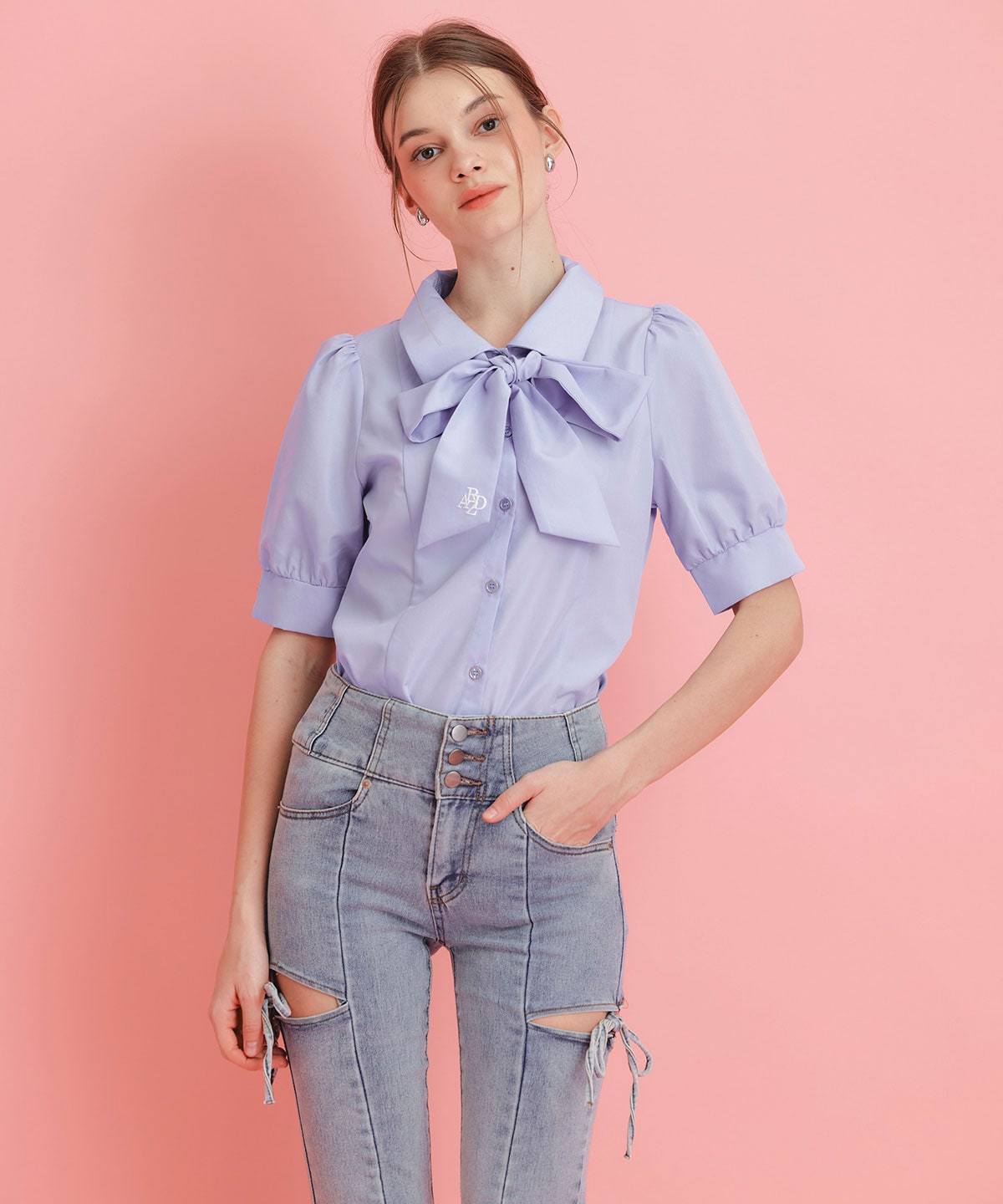 ロゴリボンパフスリーブブラウス