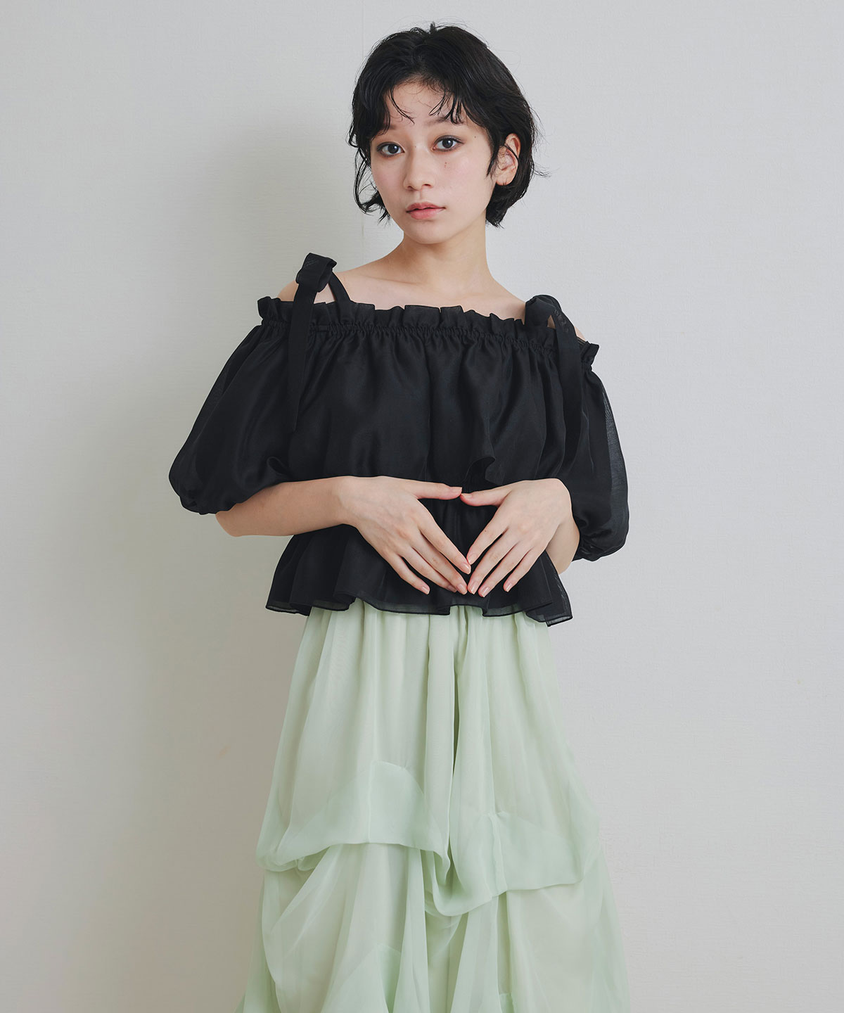 ショルダーリボンフリルオフショルブラウス
