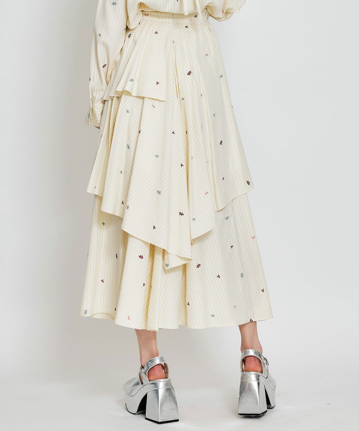 【セットアップ可能】REDYAZELアルファベットロゴ刺繍ティアードロングスカート