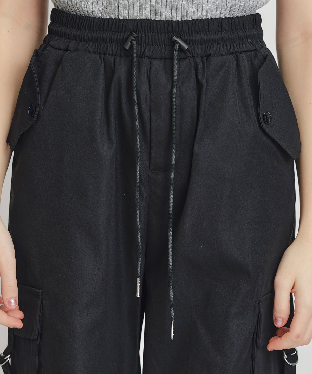 タブフラップポケットカーゴパンツ