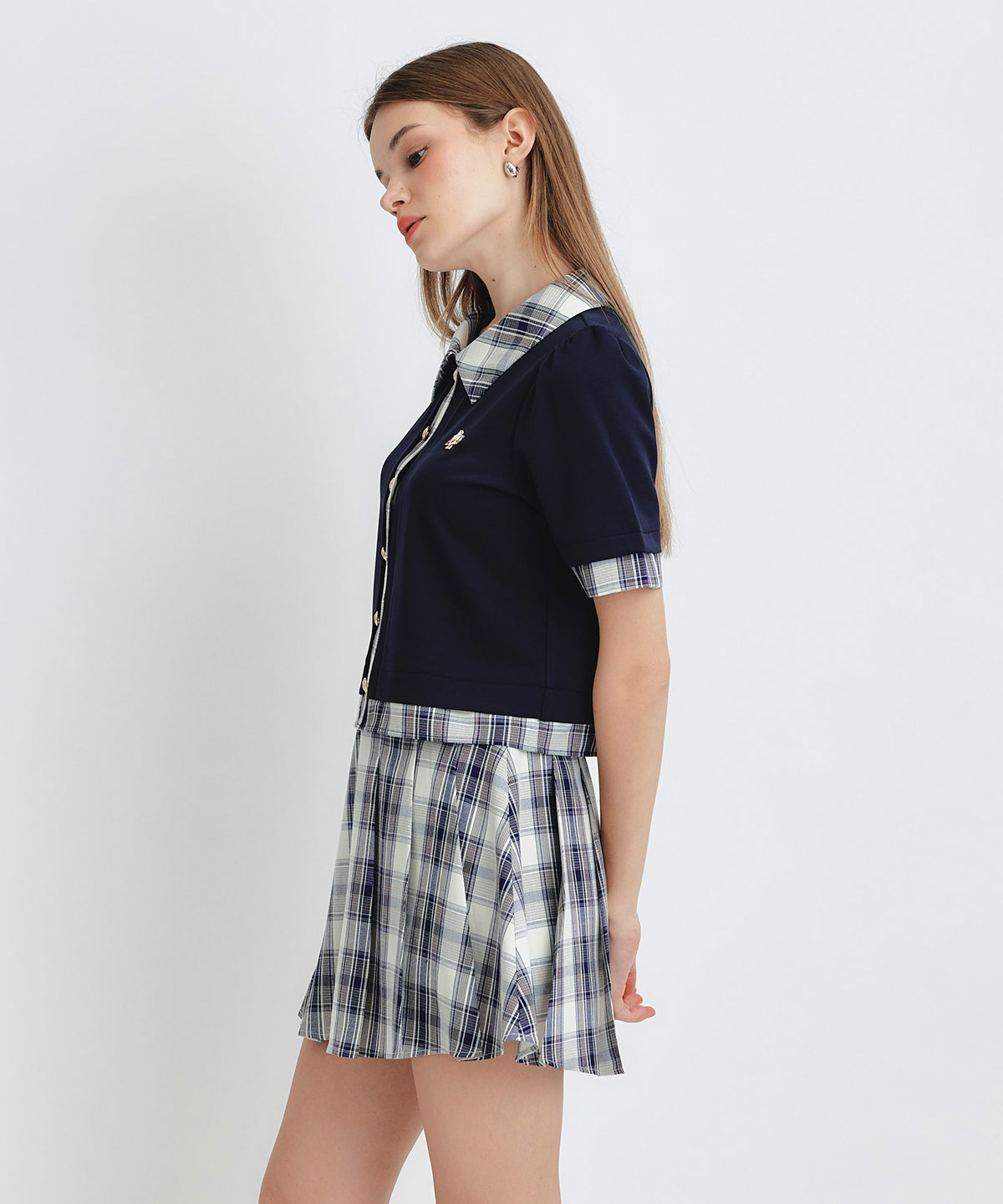 ロゴブローチブラウス×チェックプリーツミニスカートセットアップ