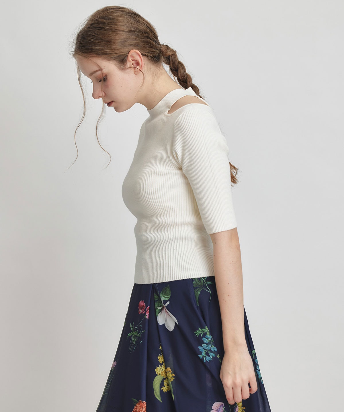 カットアウトハーフスリーブニットプルオーバー