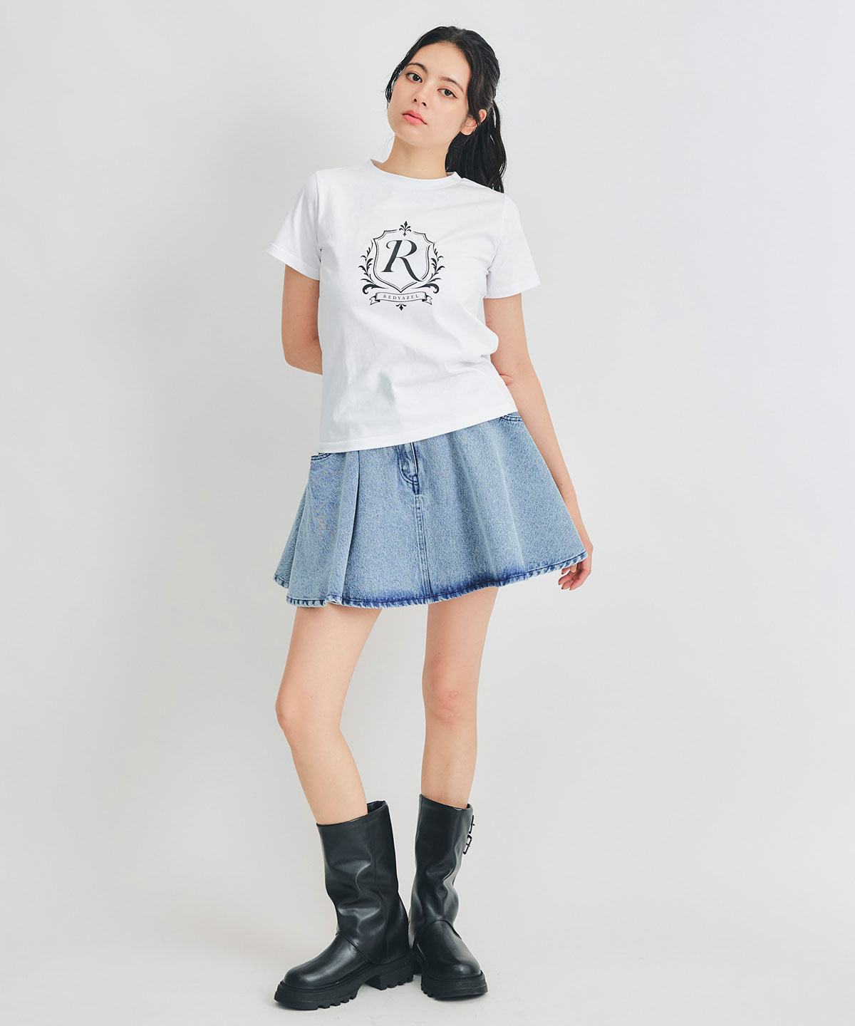 エンブレムロゴTシャツ