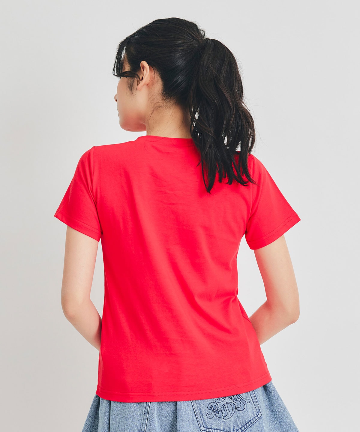 エンブレムロゴTシャツ