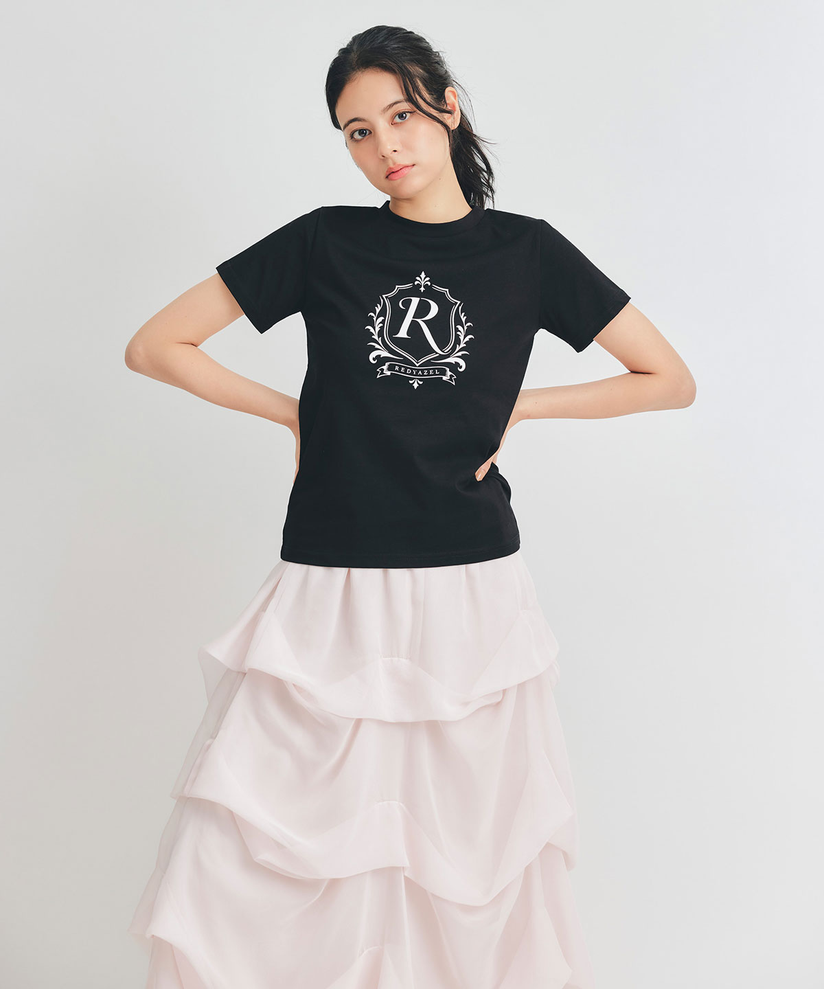 エンブレムロゴTシャツ
