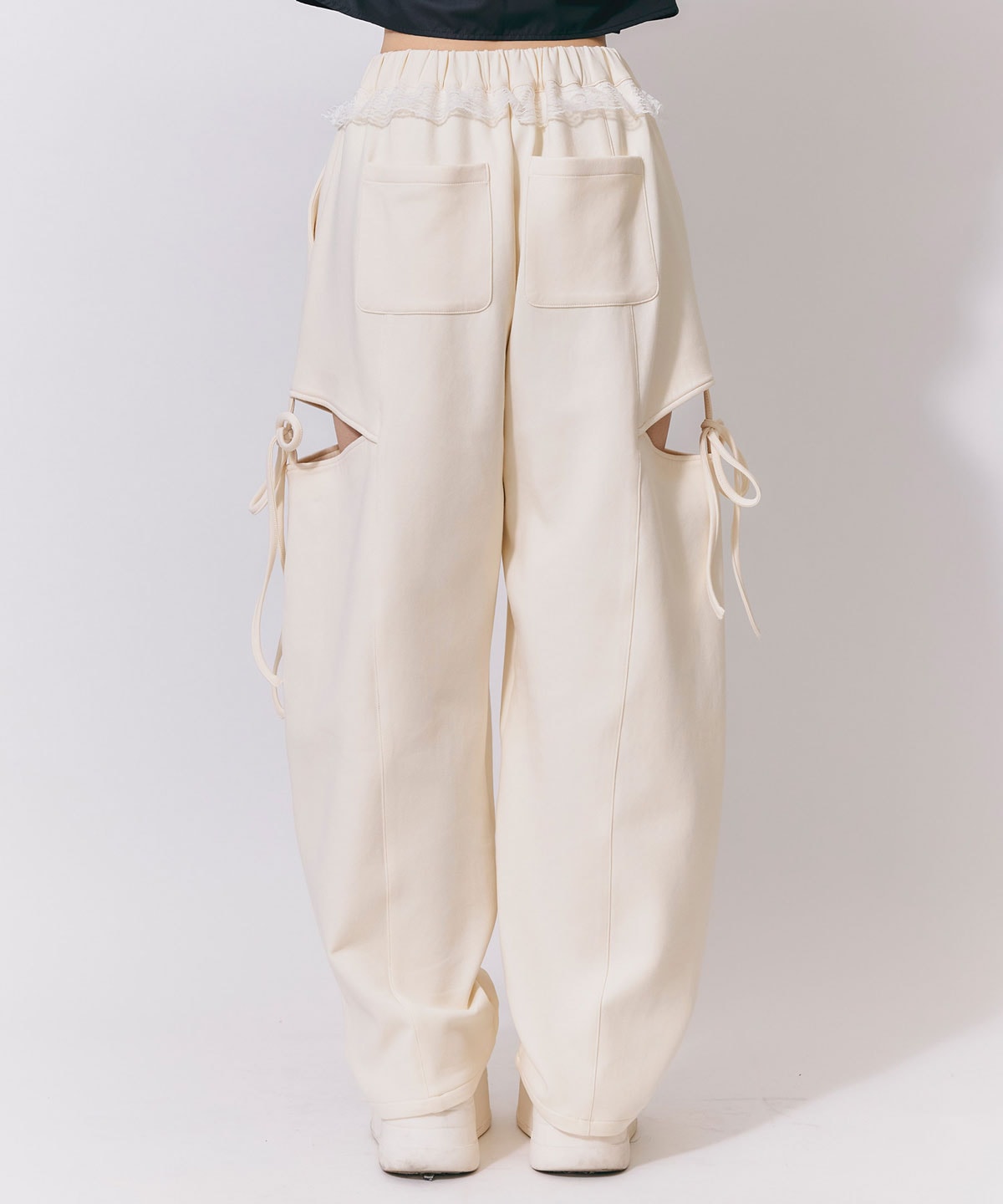 ウエストレースサイドカットアウトパンツ