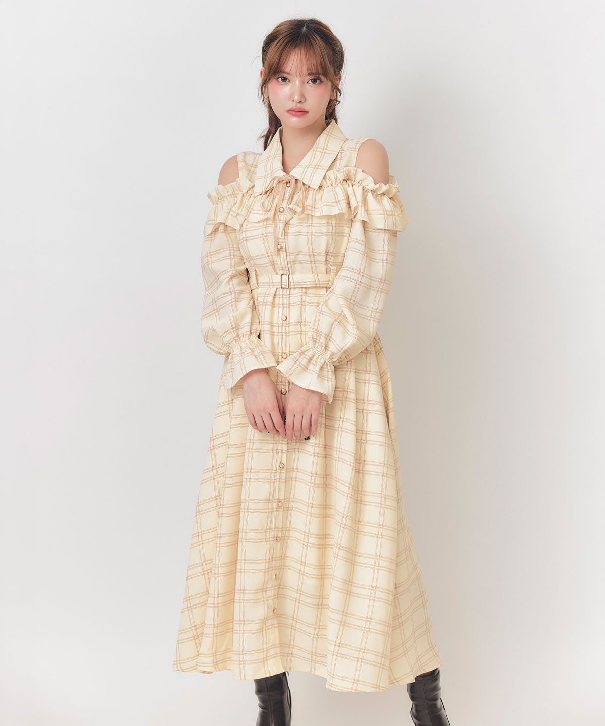 【=LOVE 大場花菜さん着用】フリルチェックオープンショルダーリボンタイロングフリルワンピース