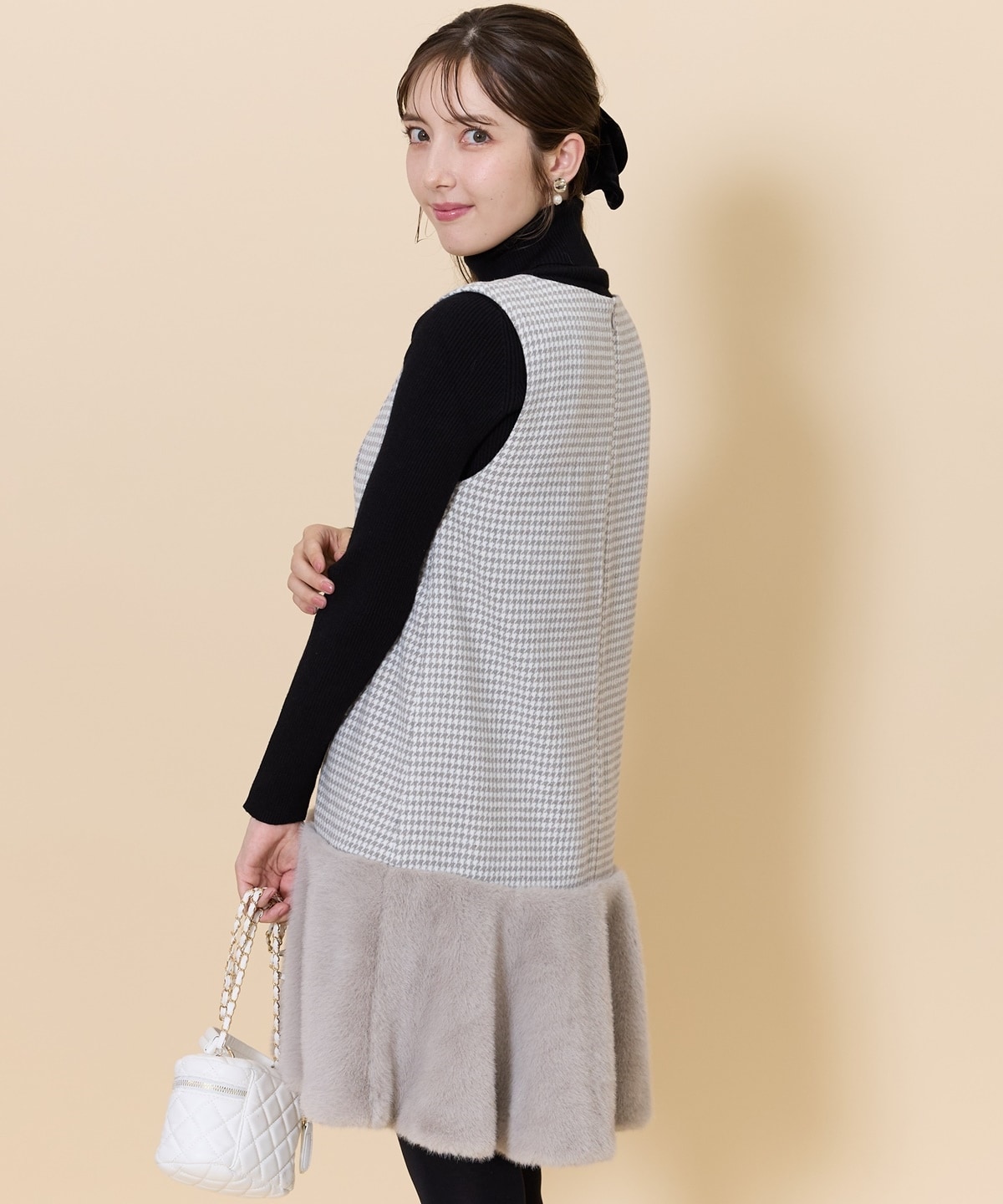 千鳥柄ヘムファーVネックジャンパースカート