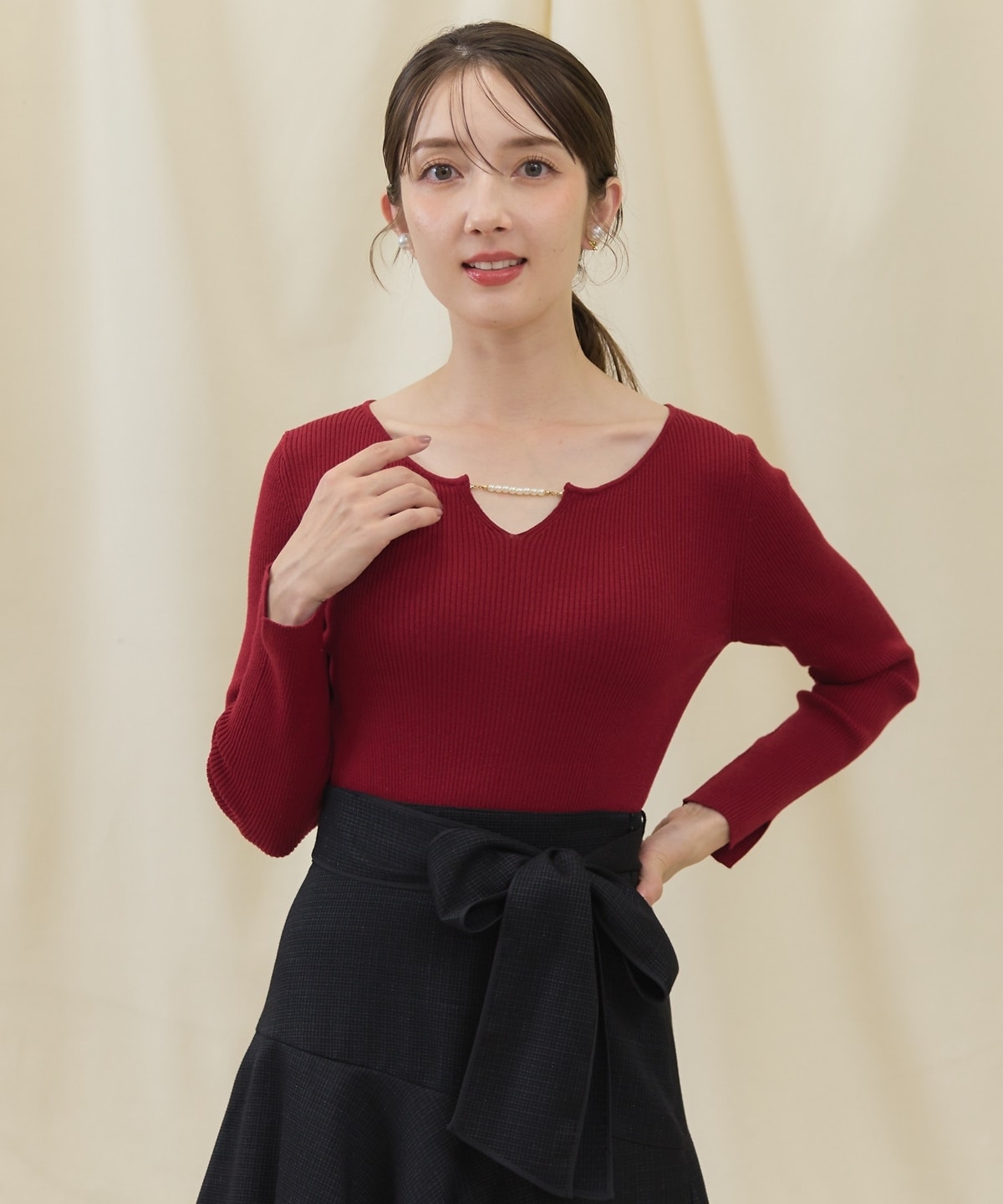 長袖パールキーネックニットプルオーバー