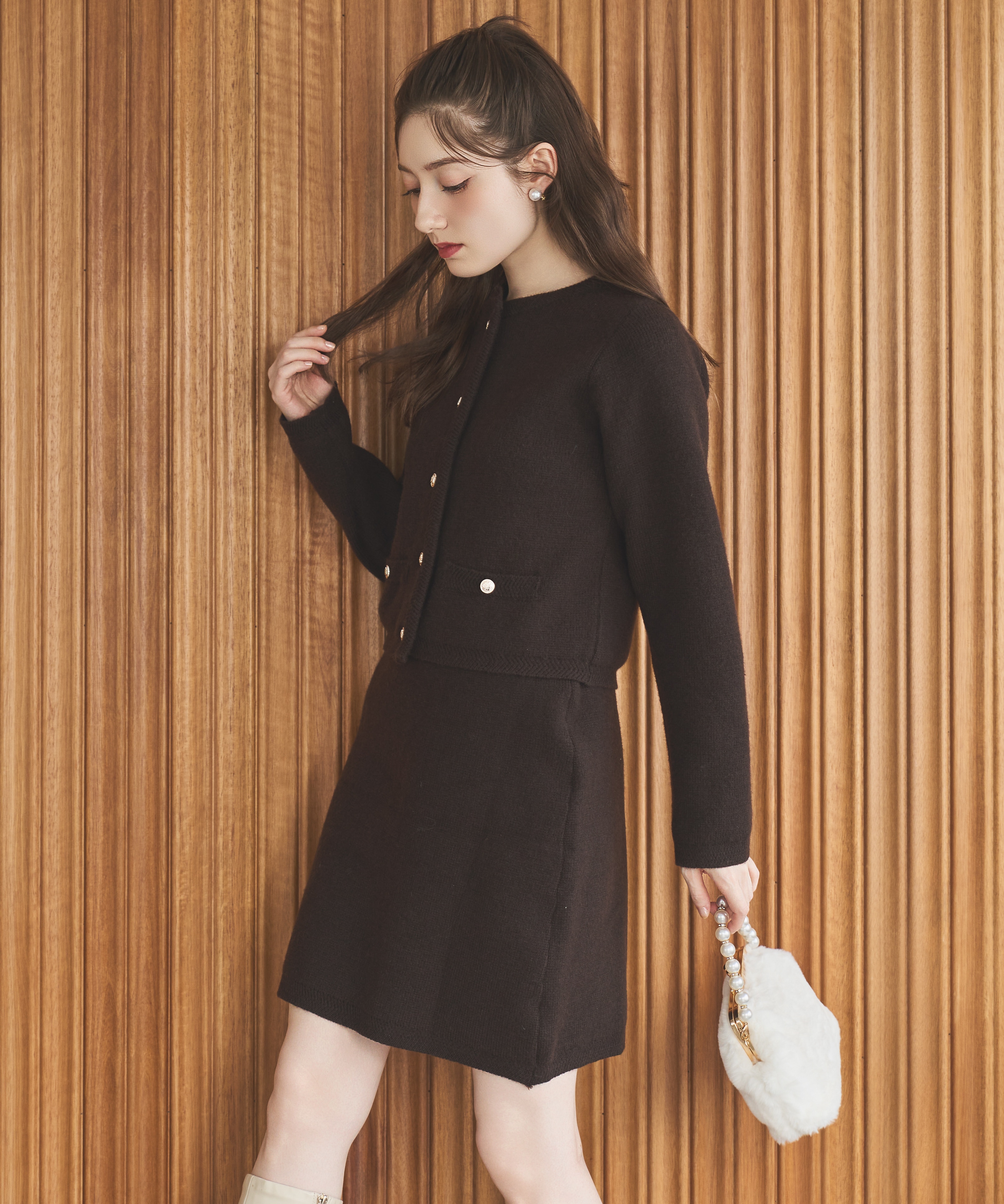 金ボタン付ニットセットアップ