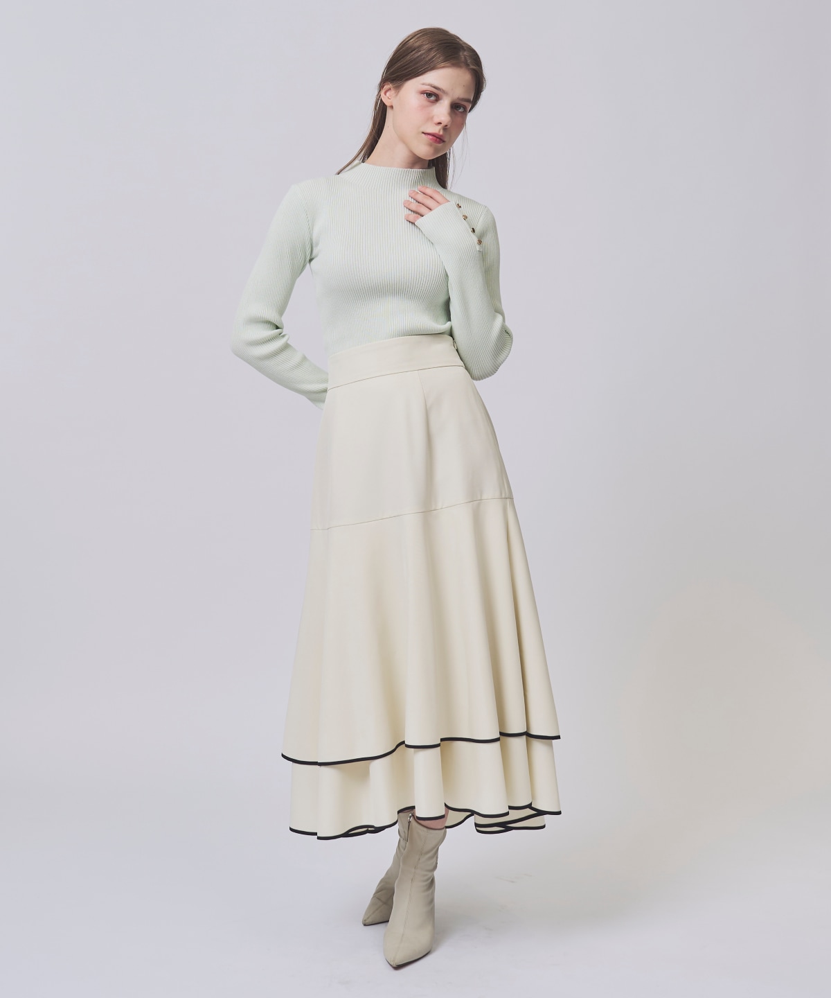 【1/30(Fri)発売開始】金ボタン付きモックネックリブニット